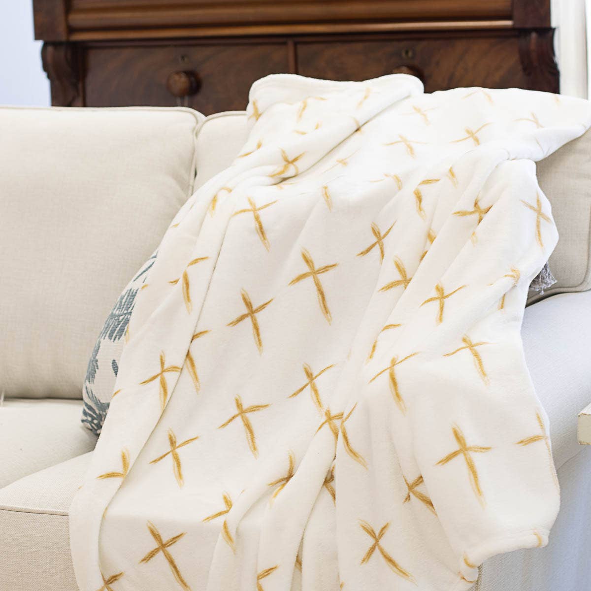 La Croix Throw in Soft White/Gold 50x60